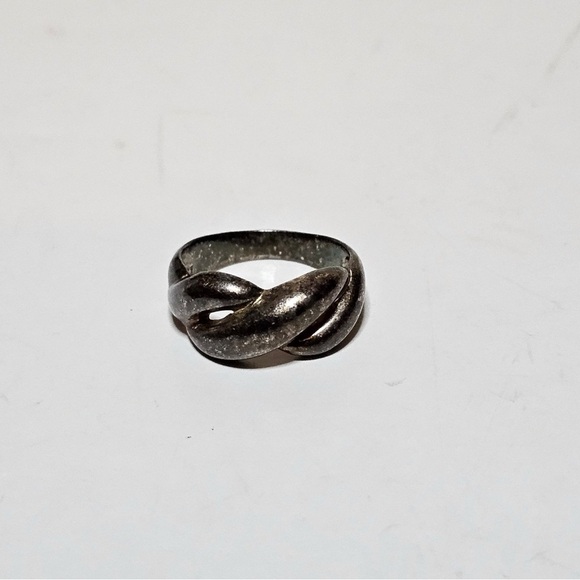 Sterling Silver 925 NF Signed Twist Knot Ladies Ring Size 8 Weighs 3 Grams - Picture 1 of 7